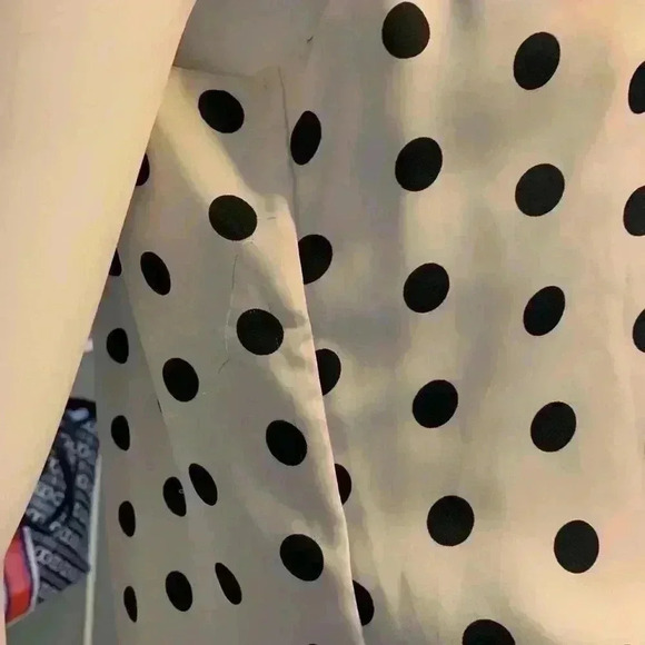 Black House/White Market - Picture 3 of 10